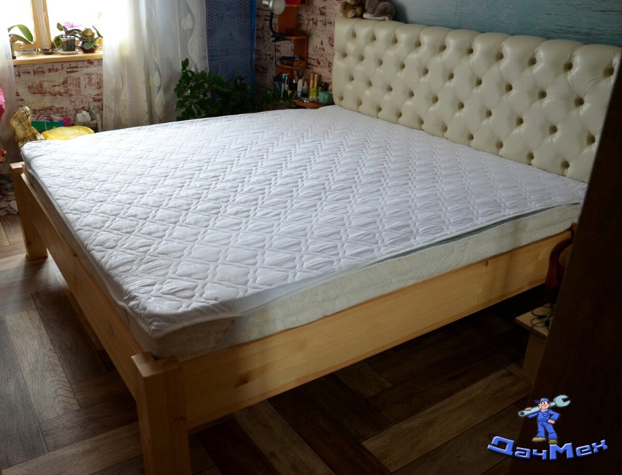 Полностью готовая кровать с мягким изголовьем. Матрас купил размером 1800х2000 мм.