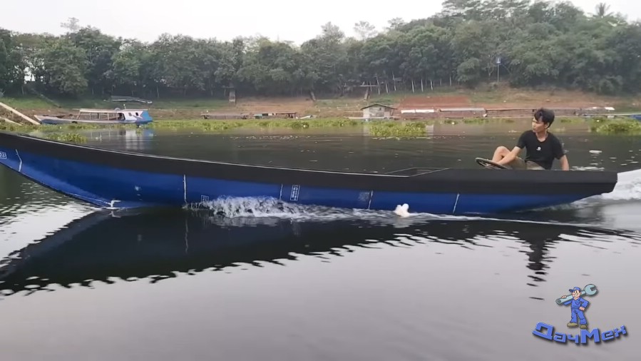 лодка из пластиковой бочки