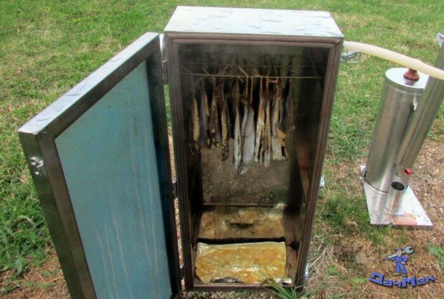 Не спешите выбрасывать старый холодильник, из него получится отличная коптильня на дачу / Фото: i.ytimg.com
